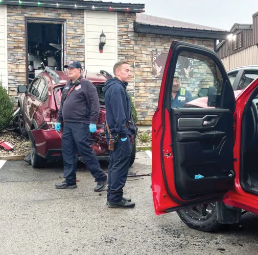 Multi-vehicle accident temporarily closes Don Patron